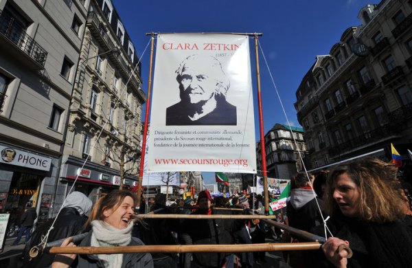 股融通 新华社政论丨携手为人类命运共同体撑起辽远发展天空——写在全球妇女峰会即将在北京举行之际